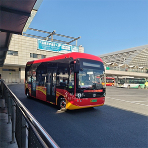 302公交新车亮相