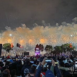 春節奔跑在玩的路上