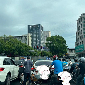 修路赌城三月余 市民出行何时休？