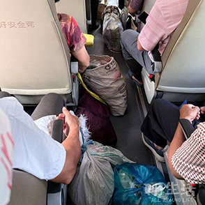 这个公交车 也太挤了