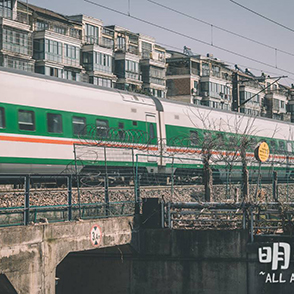 火车的速度越来越快