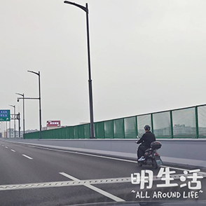 高架上电瓶车狂飙