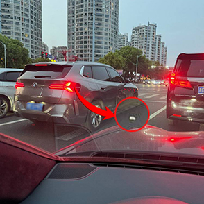 随手扔垃圾 动作很自然