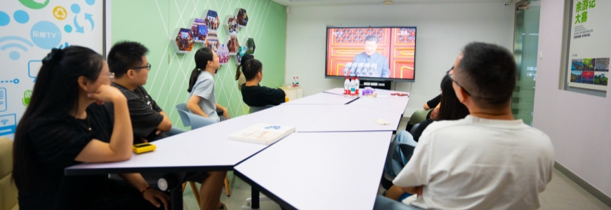 余姚生活网全体员工观看九三阅兵