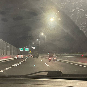 高架上看到的 猜猜有几处违章