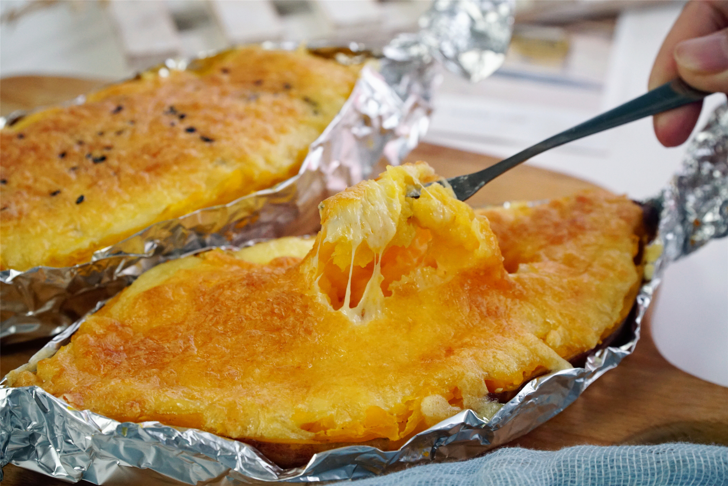 红薯这样做太好吃了,绵软如奶酪,香甜如蜂蜜,2斤不